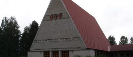 Puolangan kirkko ja seurakuntakeskus Wahlres design-lämpöpatterit, kirkko Puolangalla